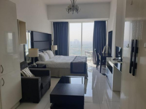Radiant Studio with Golf Views in Dubai Sports City